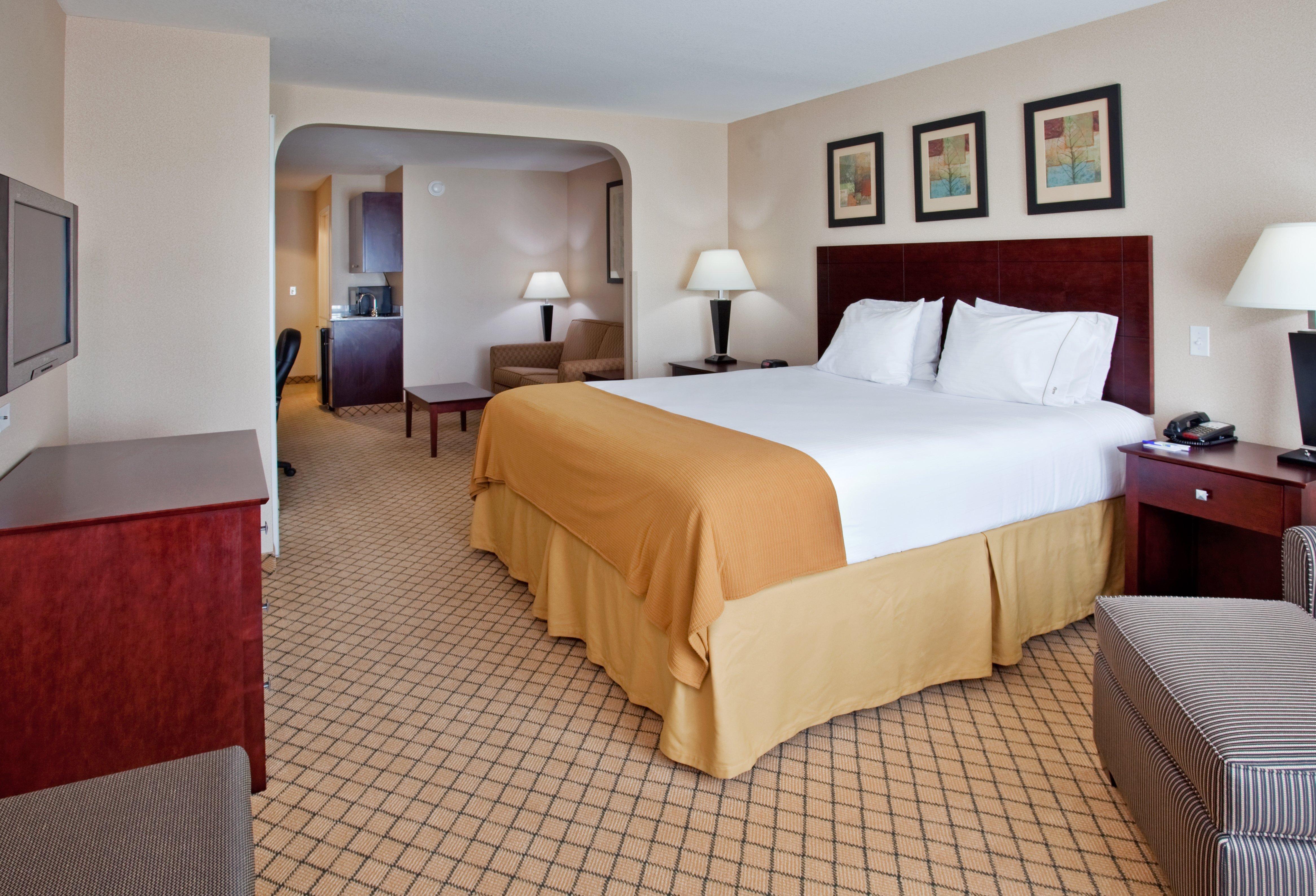 Holiday Inn Express Hotel & Suites Wichita Airport By Ihg Exterior photo