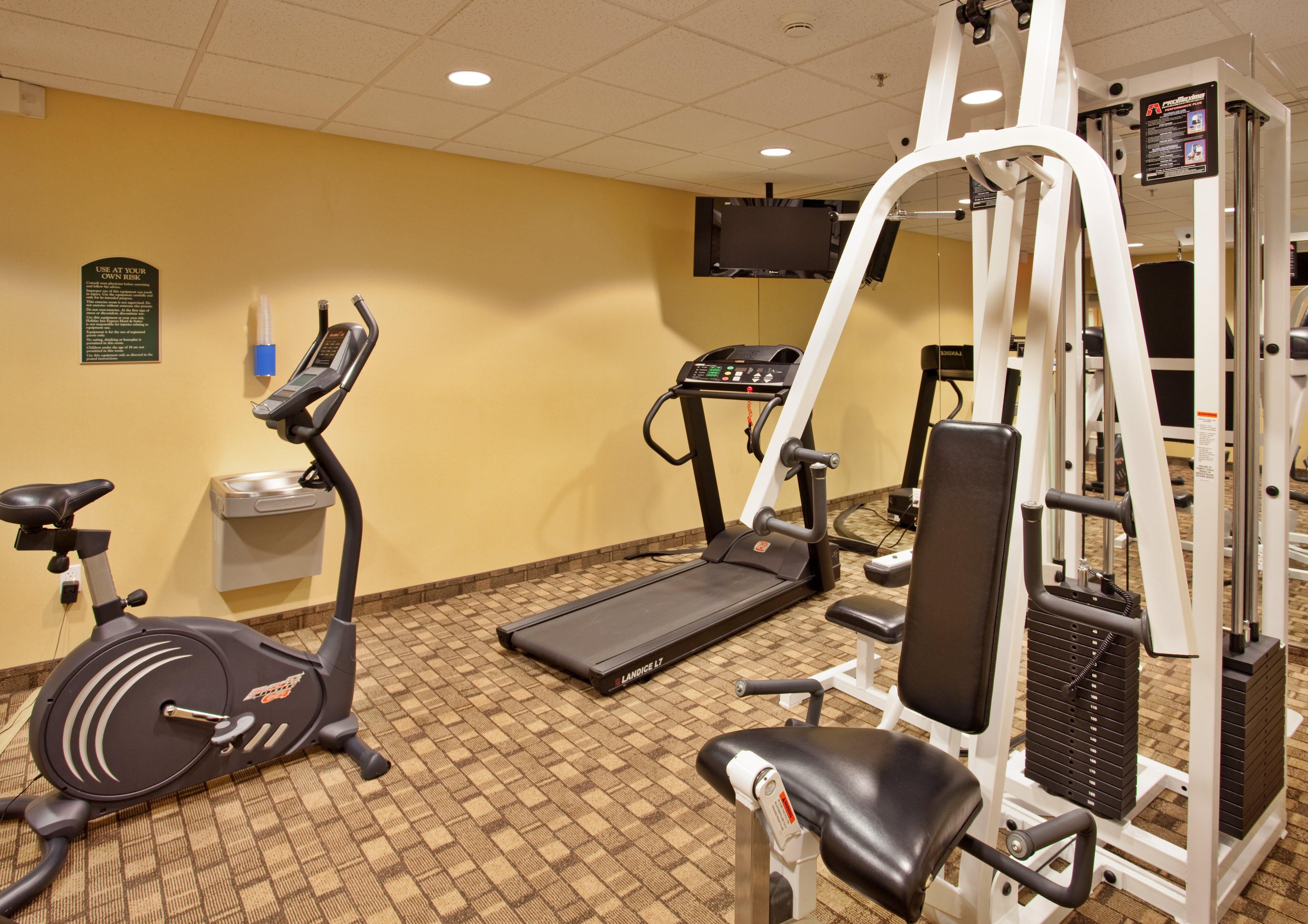Holiday Inn Express Hotel & Suites Wichita Airport By Ihg Exterior photo